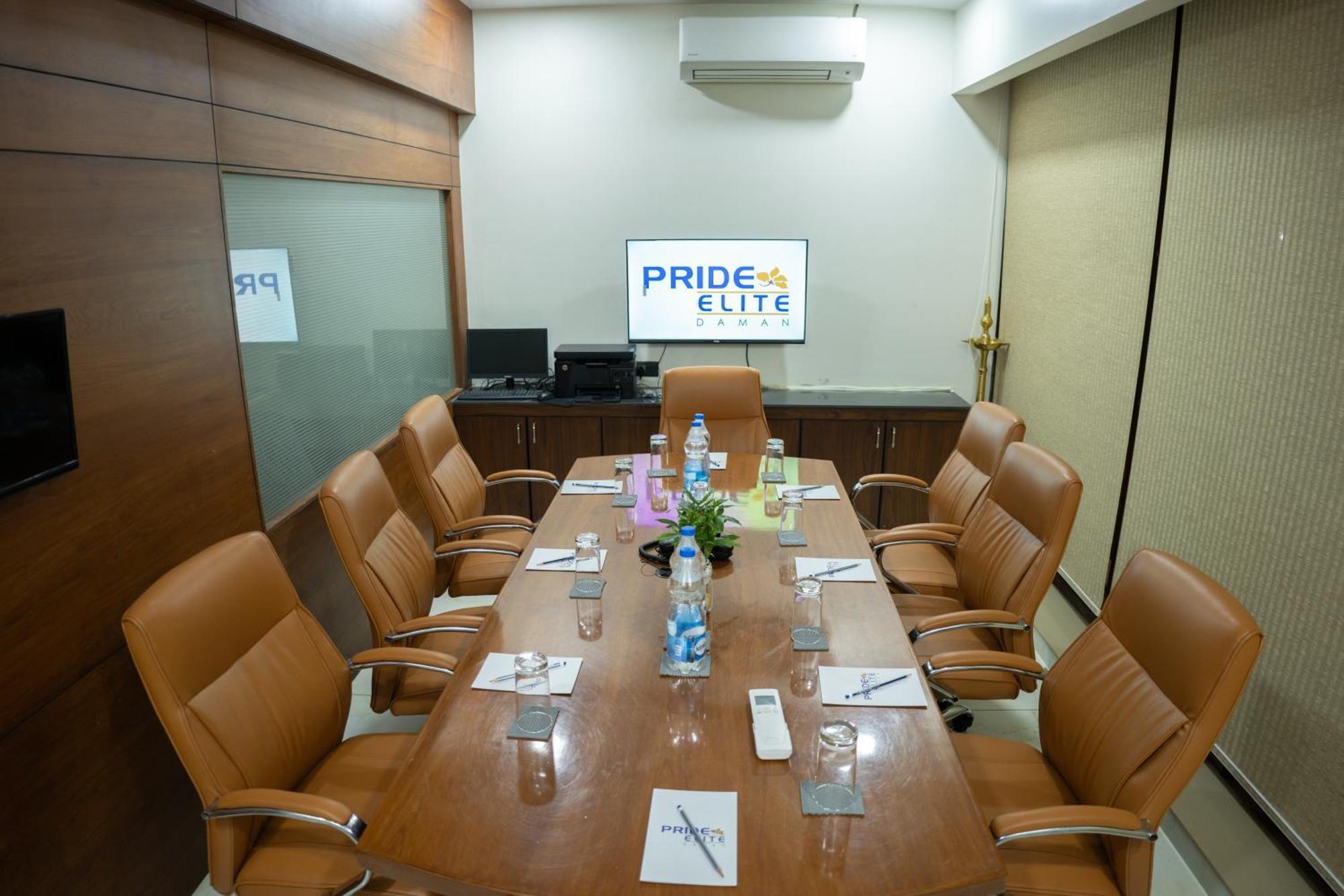 Pride Elite, Daman 호텔 외부 사진